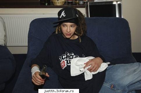 Aici punetzi cele mai cool poze !!! - tom ji coca-cola a lui - just  Tokio Hotel
