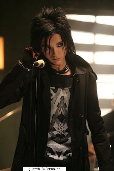 Bill si yar Bill............. - da in poza aia cu tricoul ala lalai si alb. el - loving Bill