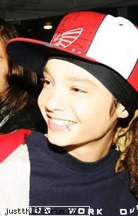 Hai sa punem poze super cu tommy - il iubeeeeeeeeeeesc!!!!!!!!!!!!!!!!sunt sigura ca - just love 4 Tom