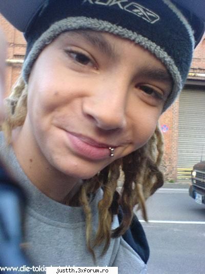 Hai sa punem poze super cu tommy - love love love love ....x - just love 4 Tom