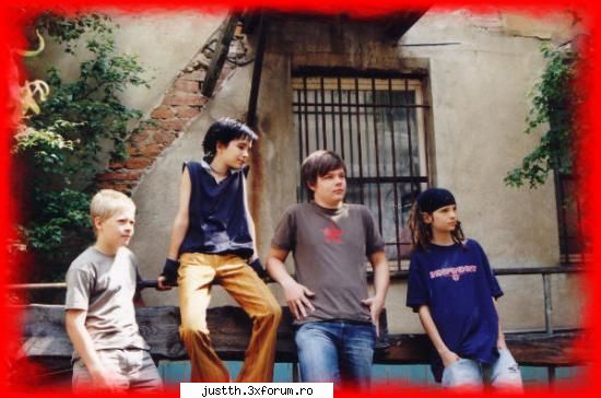 poze knd ei erau mici - uite una de la mn - just  Tokio Hotel