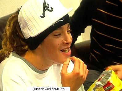 prea mult Tom dauneaza grav inimi................ - aici e very very scumpik knd mananca - just love 4 Tom